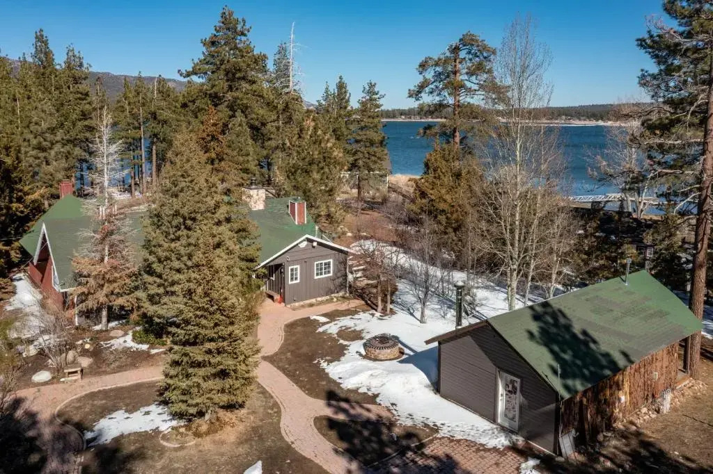 Lakeview Big Bear Cabin With Hot Tub, Deck, Fire Pit & Game Room