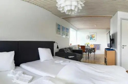 2 Rooms, Private Kitchen, Bathroom, And Garden.