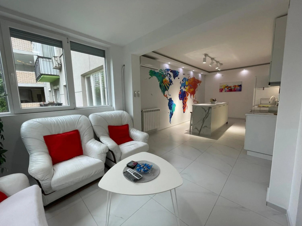 EVAs WorldMap Apartment