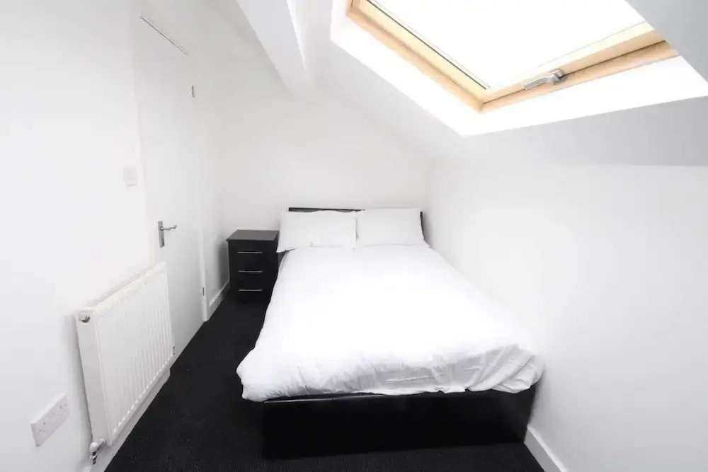 Outstanding 6 bedroom house
