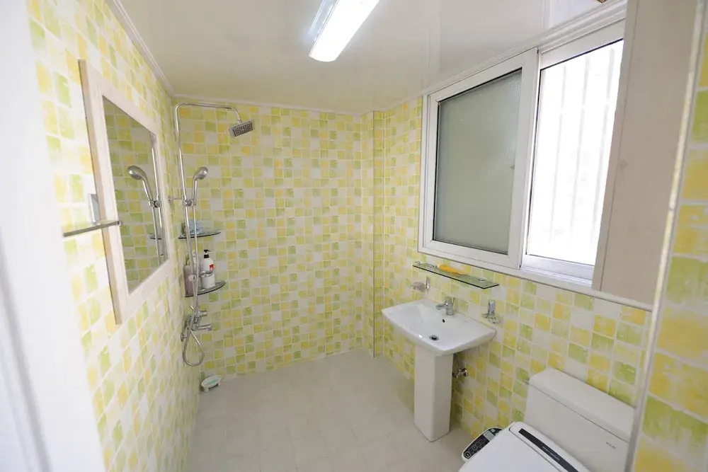 Linker Party House - Hostel