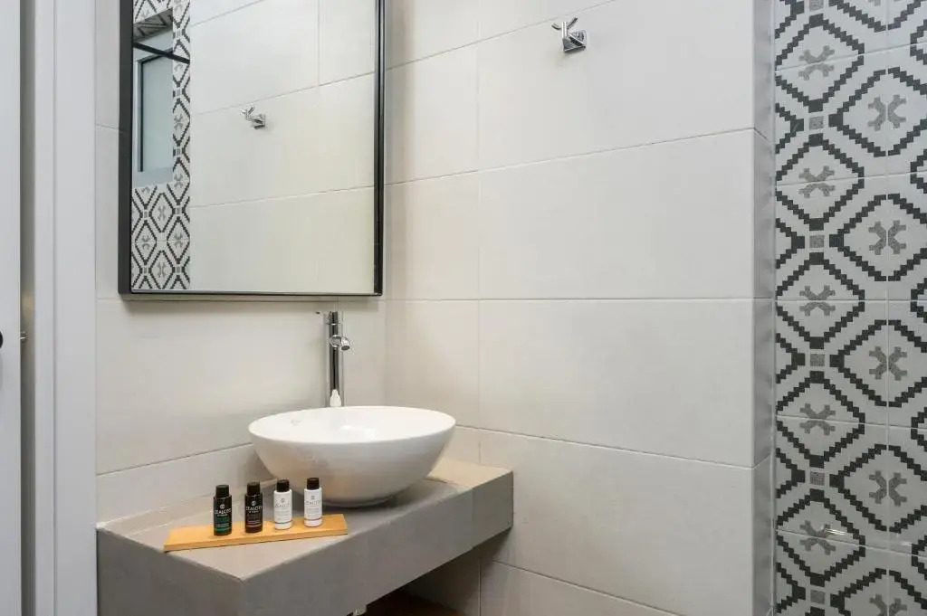 Ostrakon Suites
