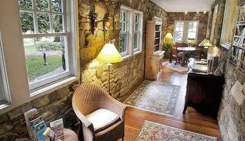 North Lodge on Oakland Bed and Breakfast