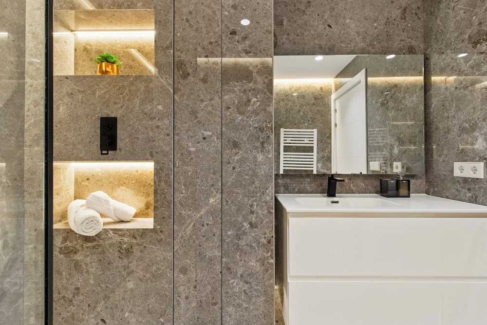 Golden Mile Lux Sea View Suite & Balcony