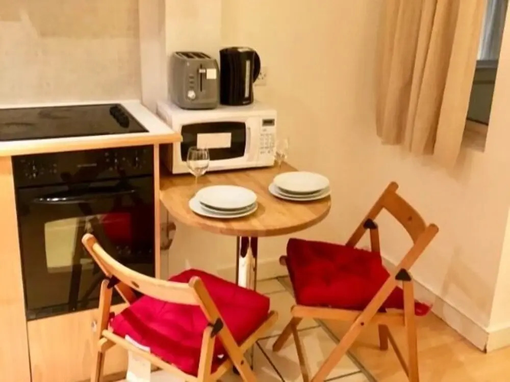HFS Studio Next To Hydepark L11