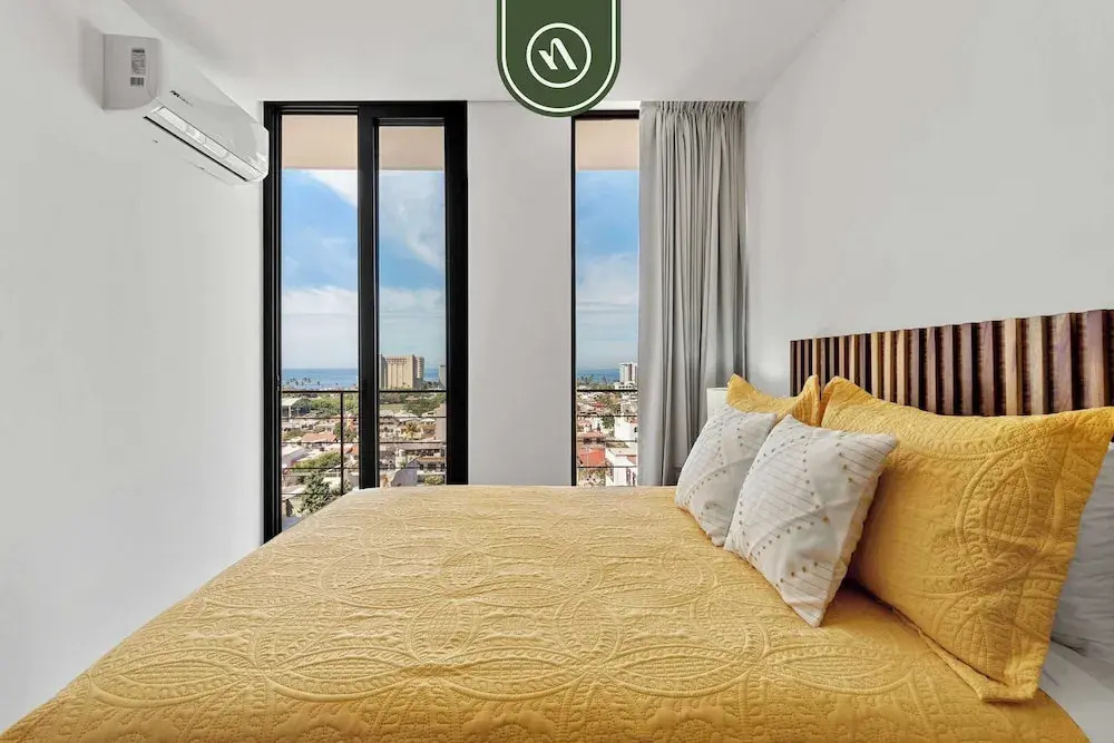 Corner 2 BR Condo - Rooftop Pool With Oceanview
