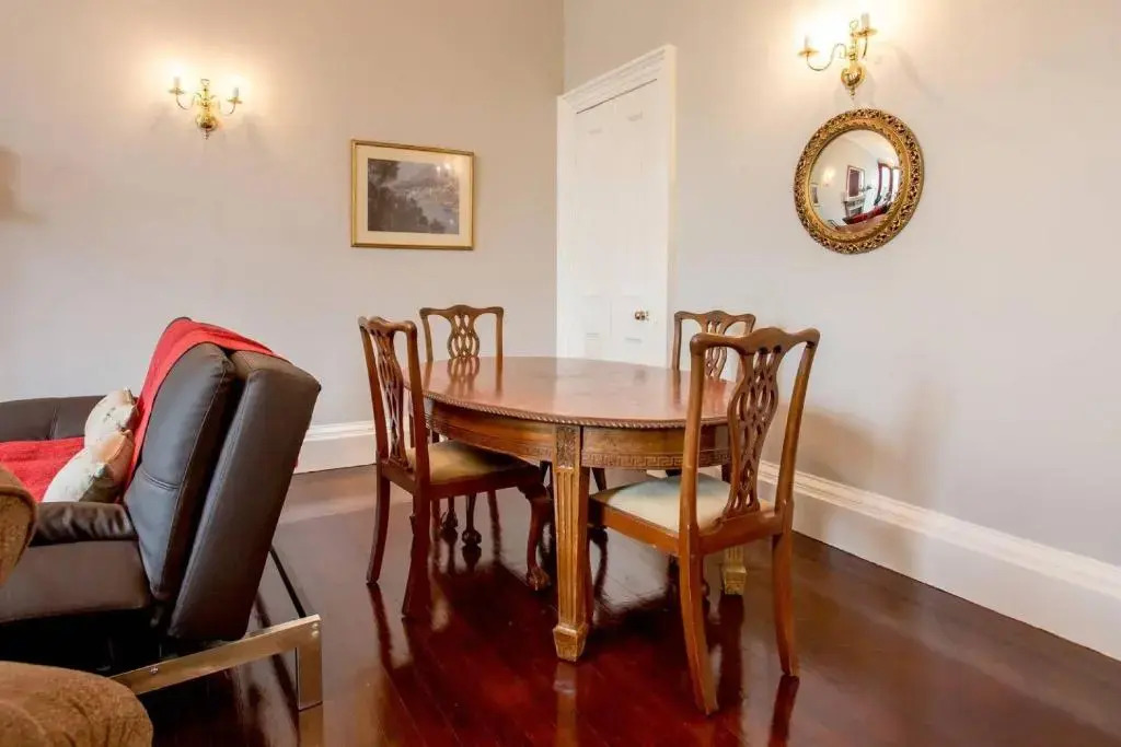 ALTIDO Spacious 2BR Apt in New Town, Prime Location