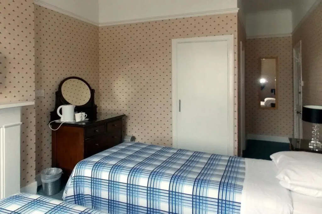 Dillons Hotel - B&B