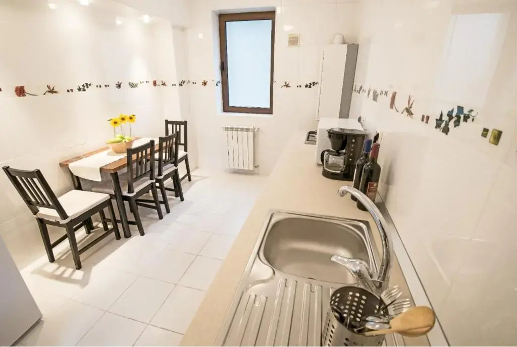 6 Apartments