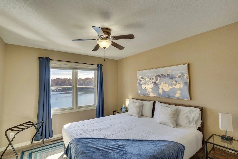 2 Units w/ Boat Dock & Slip Access in Lake Ozark