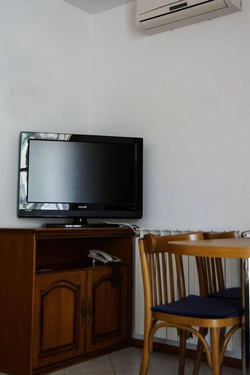Apartments and Rooms Degra