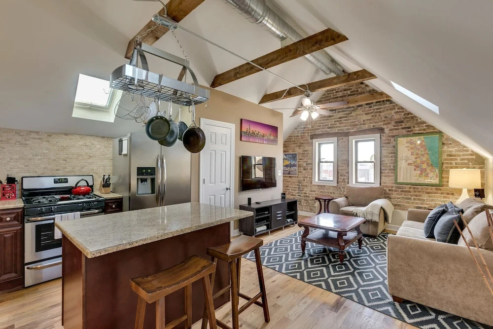 Bright & Lofty Bucktown 1BR by AllSet Turnover