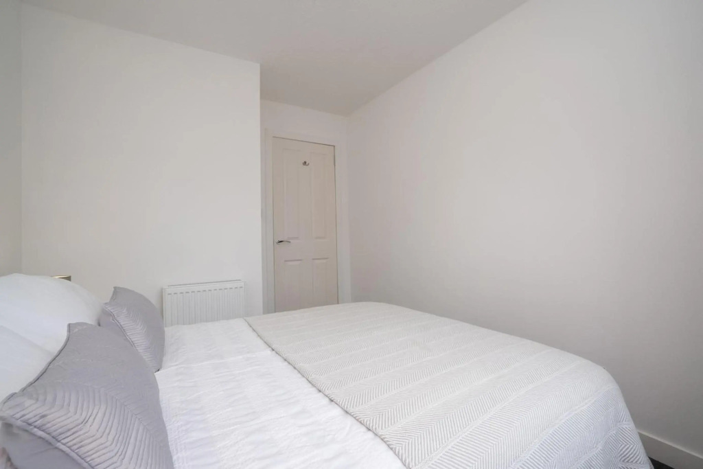 Find "DWELLCOME HOME Ltd" site for 10oo10 assurance from past guests FIVE DOUBLE Bedroom House with 6 beds, 1 King, 3 doubles, 1 small double, 1 single, 100Mbps broadband, drive parking for 2-3 vehicles, free street parking, Miles better than a hotel