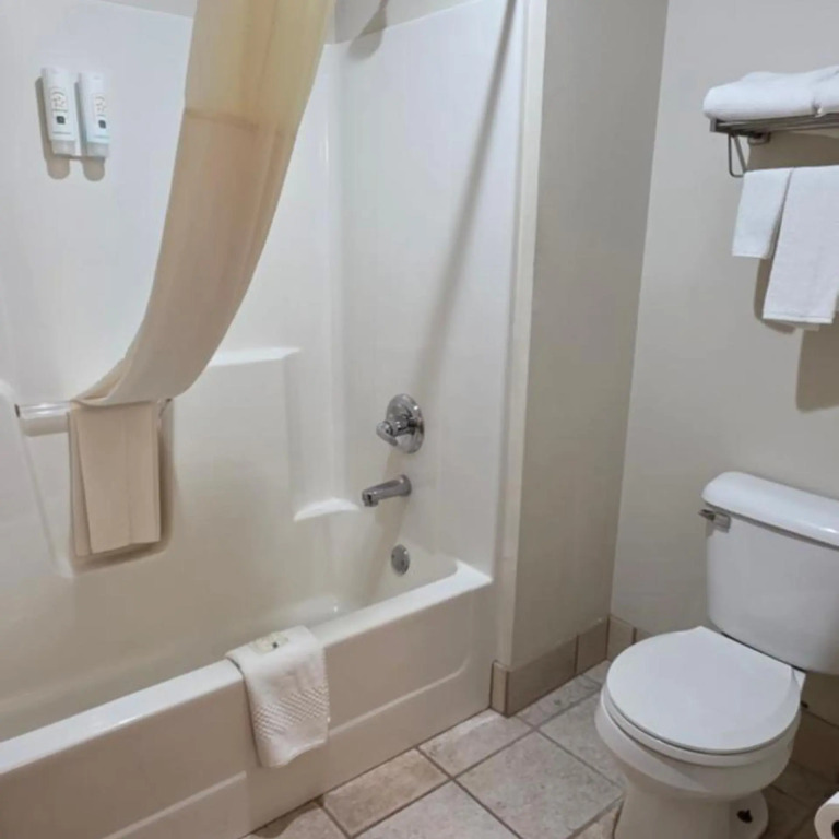 Quality Inn & Suites Eldridge Davenport North