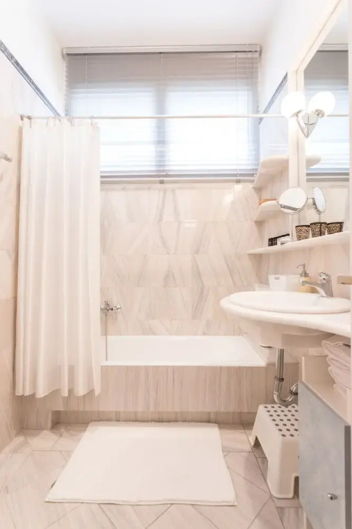 Elegant & Spacious 2bdr Flat