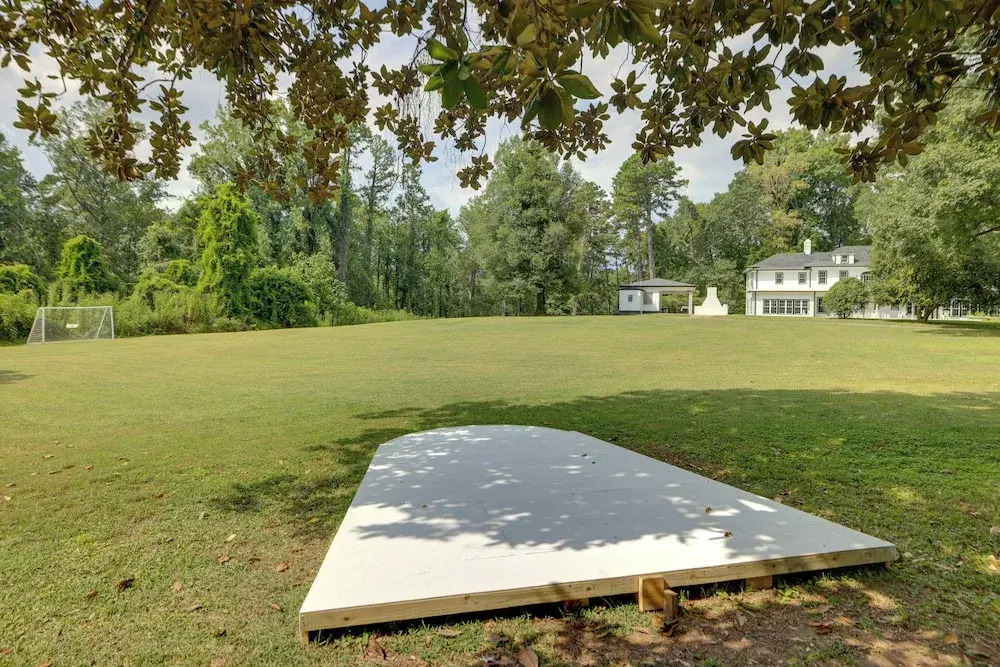 Home on Sprawling Estate, 6 Mi to Dtwn Spartanburg