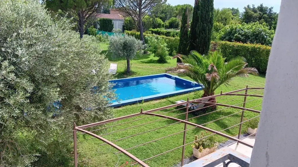 Les Acacias 84320