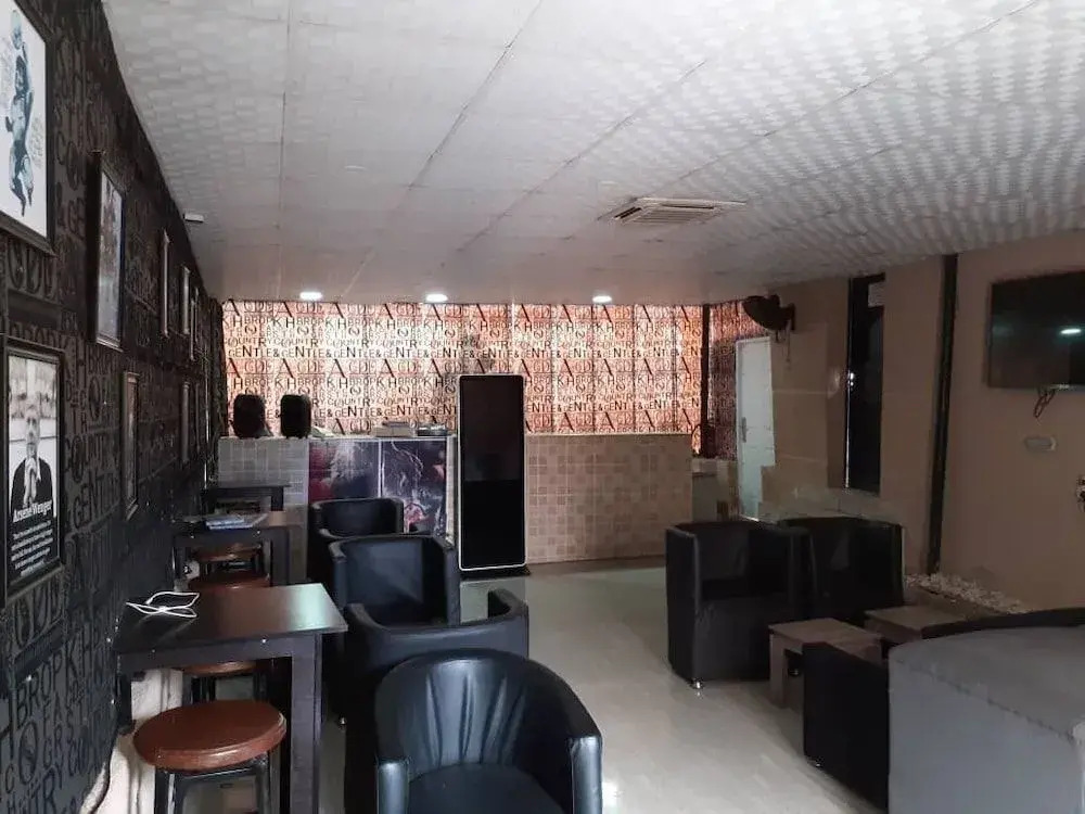 Laropa Suites and Apartments