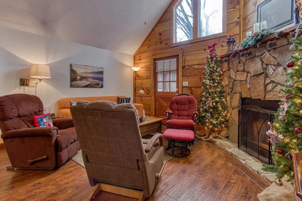 ER46 - Cherith Brook - Great location, Just across from swimming pool! cabin