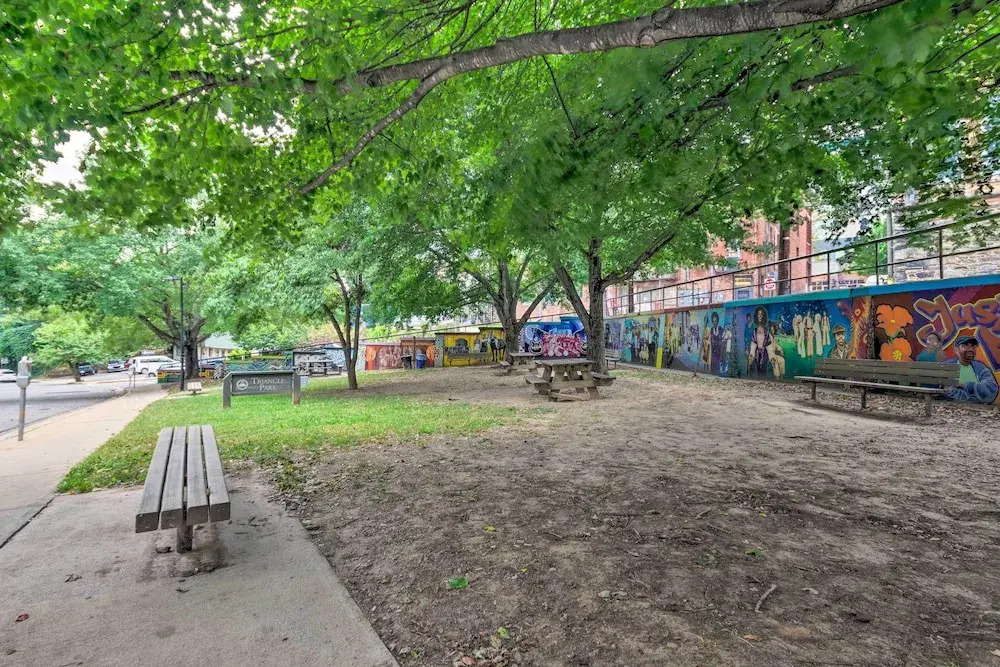 Walkable Downtown Asheville Condo w/ Balcony