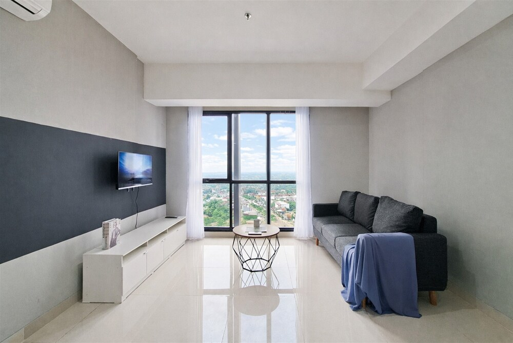 Homey And Spacious 3Br With City View At Apartment The Ayoma