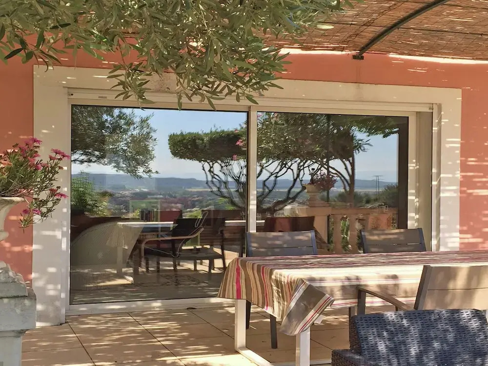 Provencal Villa With Private Pool and Beautiful View on the Vineyards