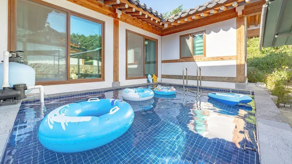 Gyeongju Adamwon hanok dokchae pension