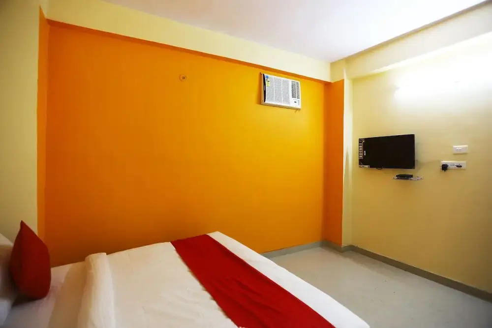 Shri Ram Guest House by OYO Rooms