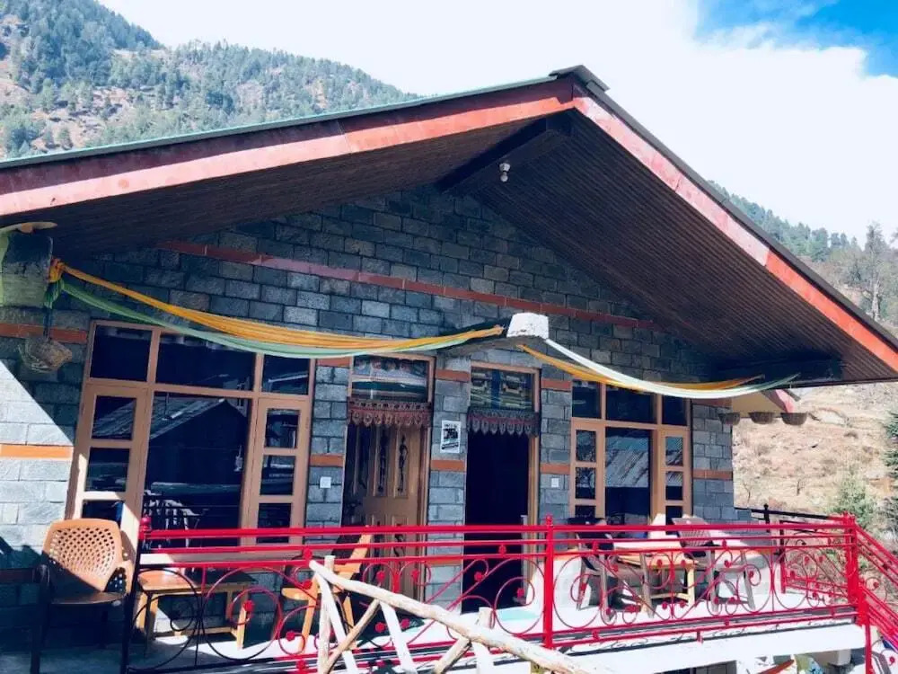 Goroomgo The Crazy Indian  Manali