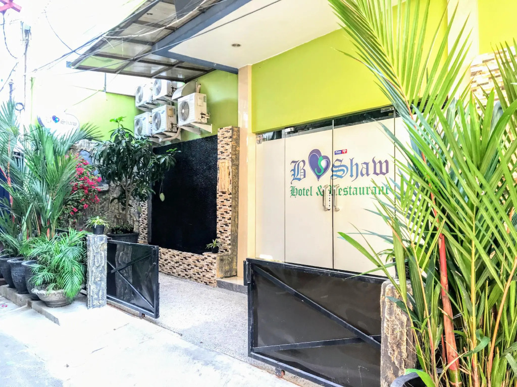 B Shaw Hotel