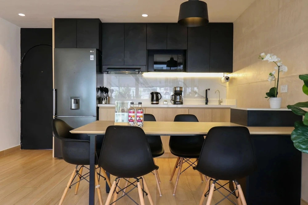 w Deluxe 1BR w AC in the Heart of Miraflores