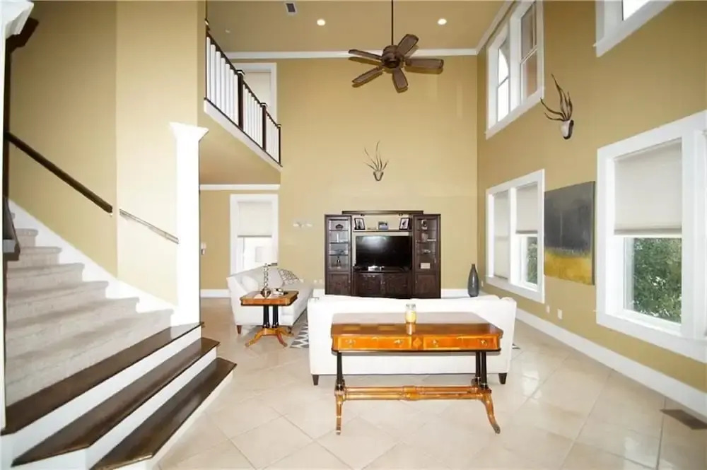 Hemingways Luxury Beach Place