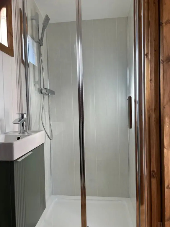 Fernlea Luxury Shepherds Hut - Sleeps 2 & Hot Tub