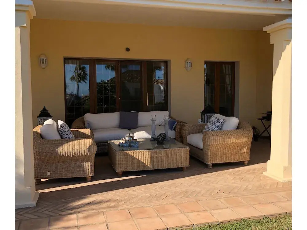 Luxury Villa with Private Pool & Spacious Garden near Sea & Marbella