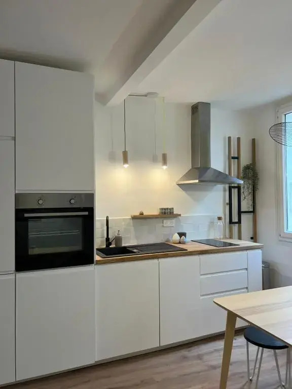 Bright T2 Of 34 M Renovated In The Downtown