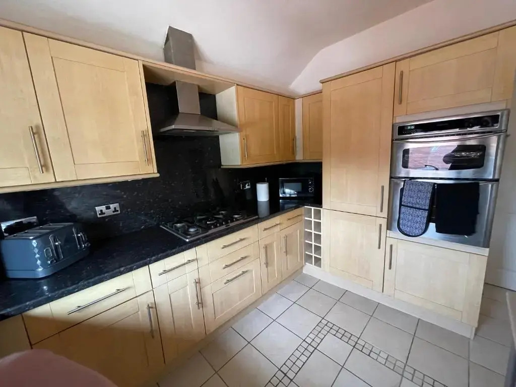 1st floor 2 bedroom apartment with park views and garden.