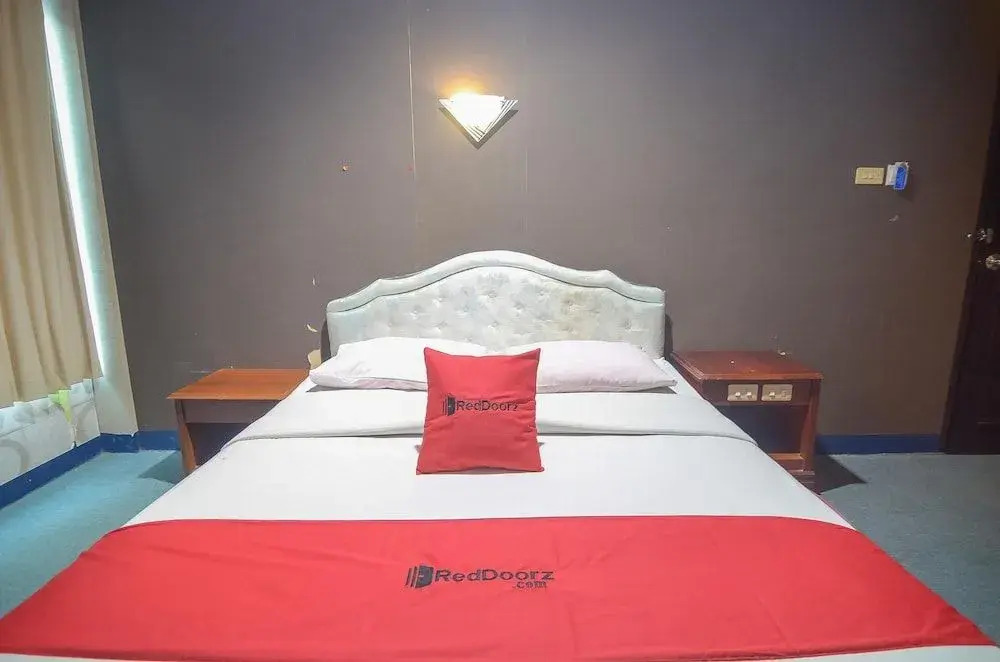 RedDoorz near Tugu Naga Singkawang