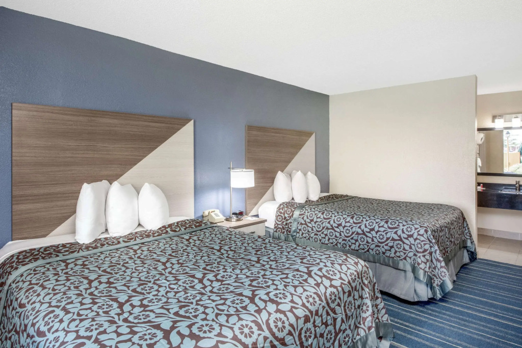 Days Inn by Wyndham Salem, IL