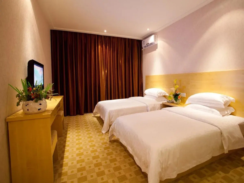 Hawks Holiday Hotel