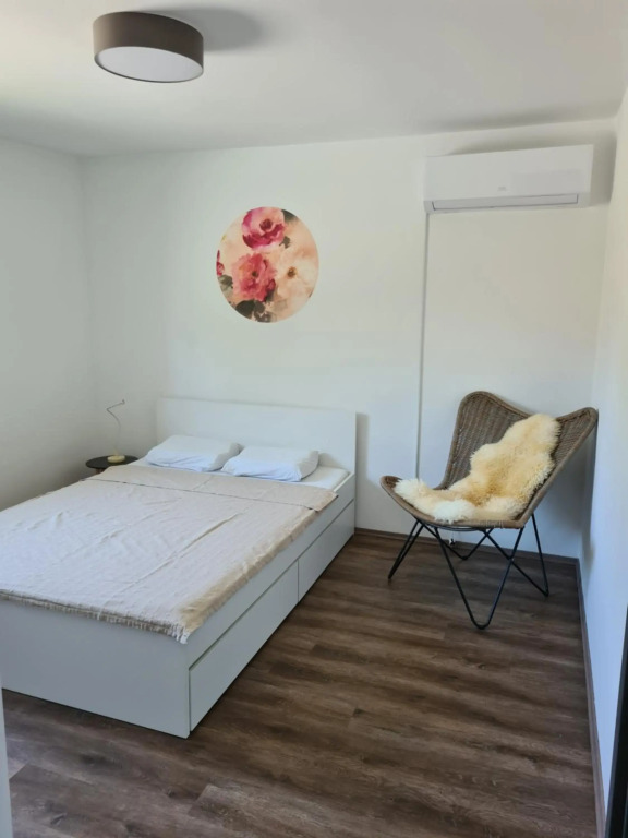 Rooms and apartments Vili