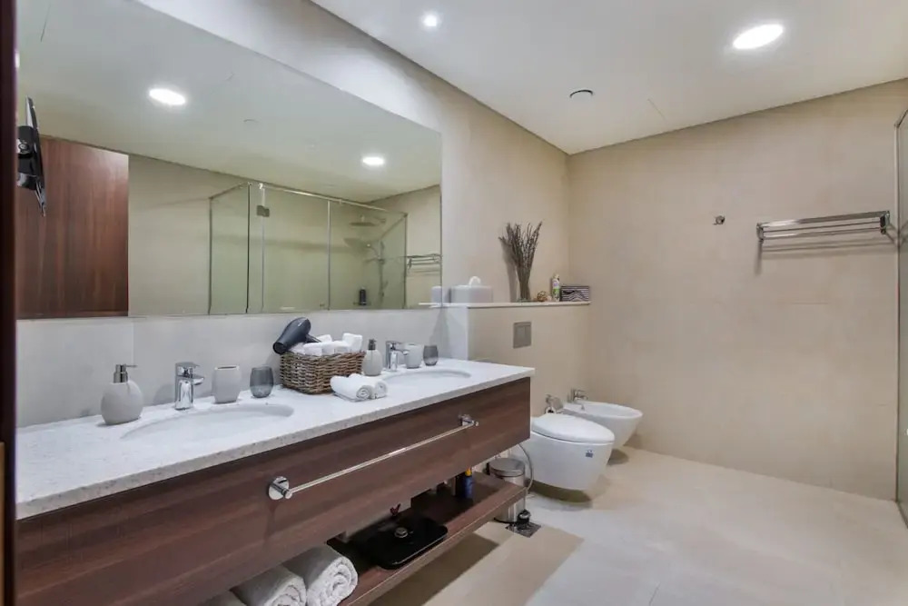 Maison Privee - Chic Coastal Escape w/ Sea Views on Palm Entry