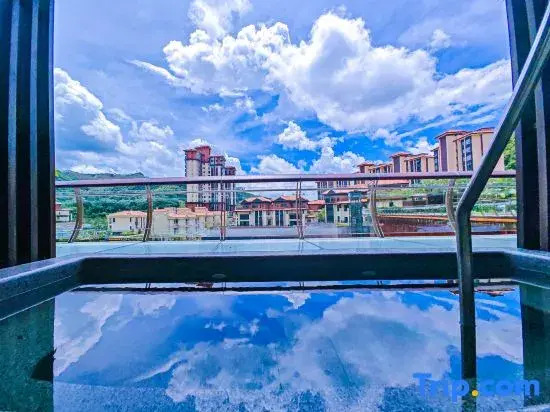 Regal Palace DeRUCCI Resort