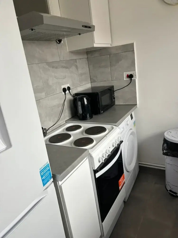 Enchanting Enfield Studio Free Parking
