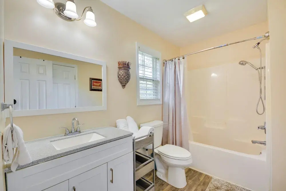 Central High Point Home < 1 Mi to Downtown!