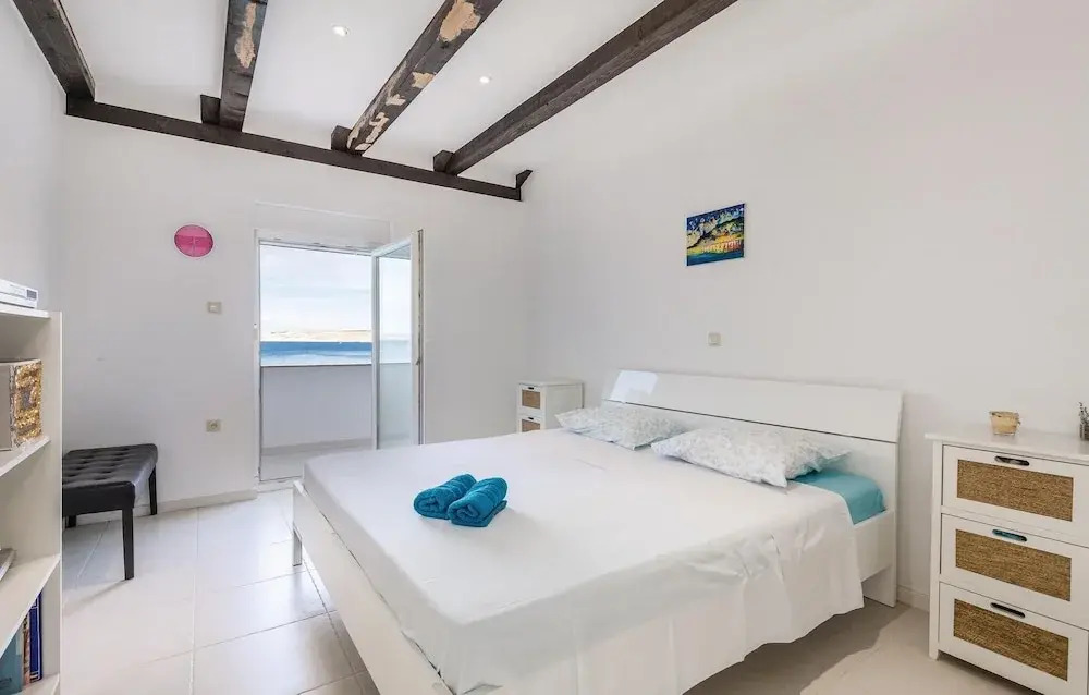 Beautiful apartment in Jablanac w/ 2 Bedrooms
