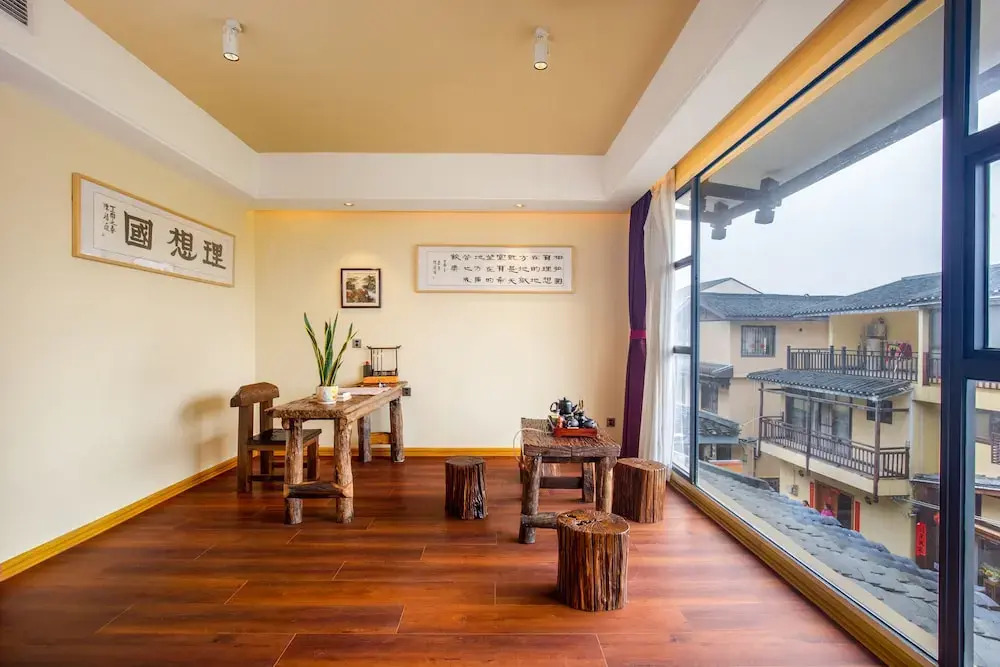 Oriental Platonic Inn