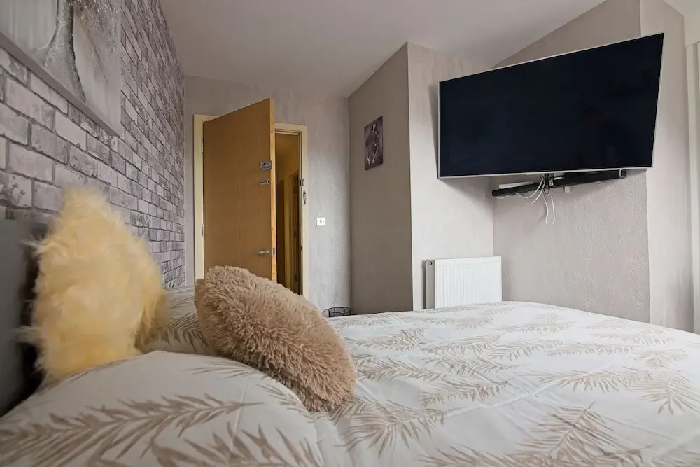 Manchester Retreat - Modern 2BR Apartment