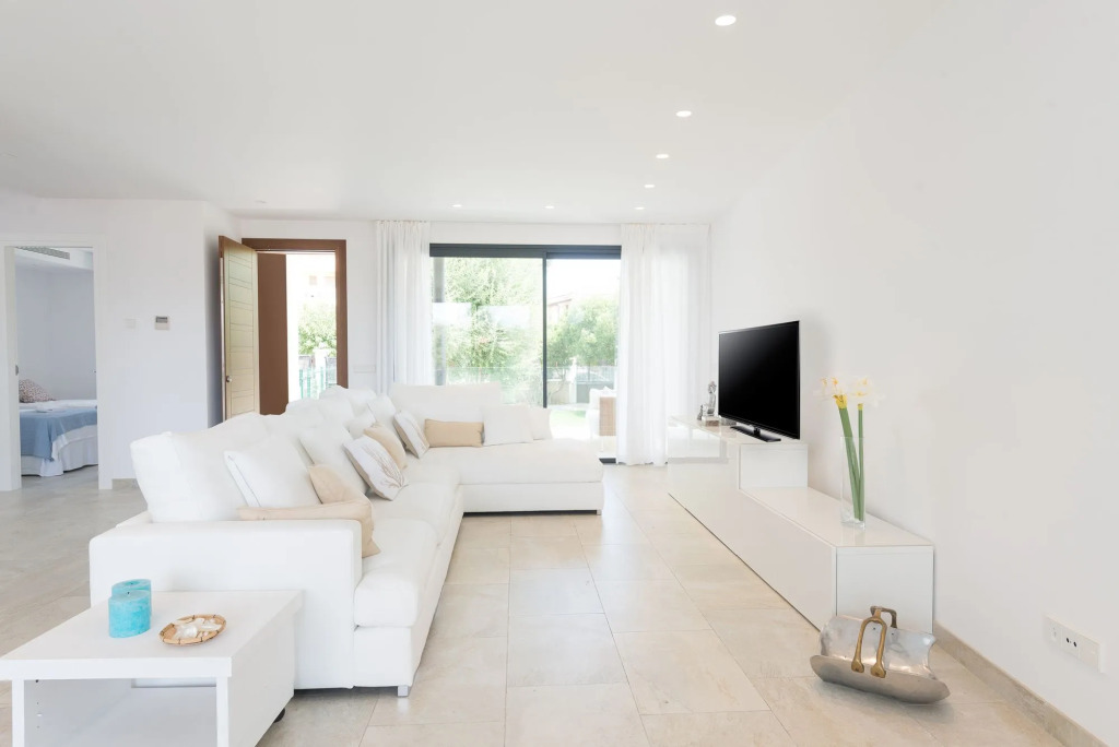 Villa Casa Marian for 8 with swimming pool, garden and close to beach