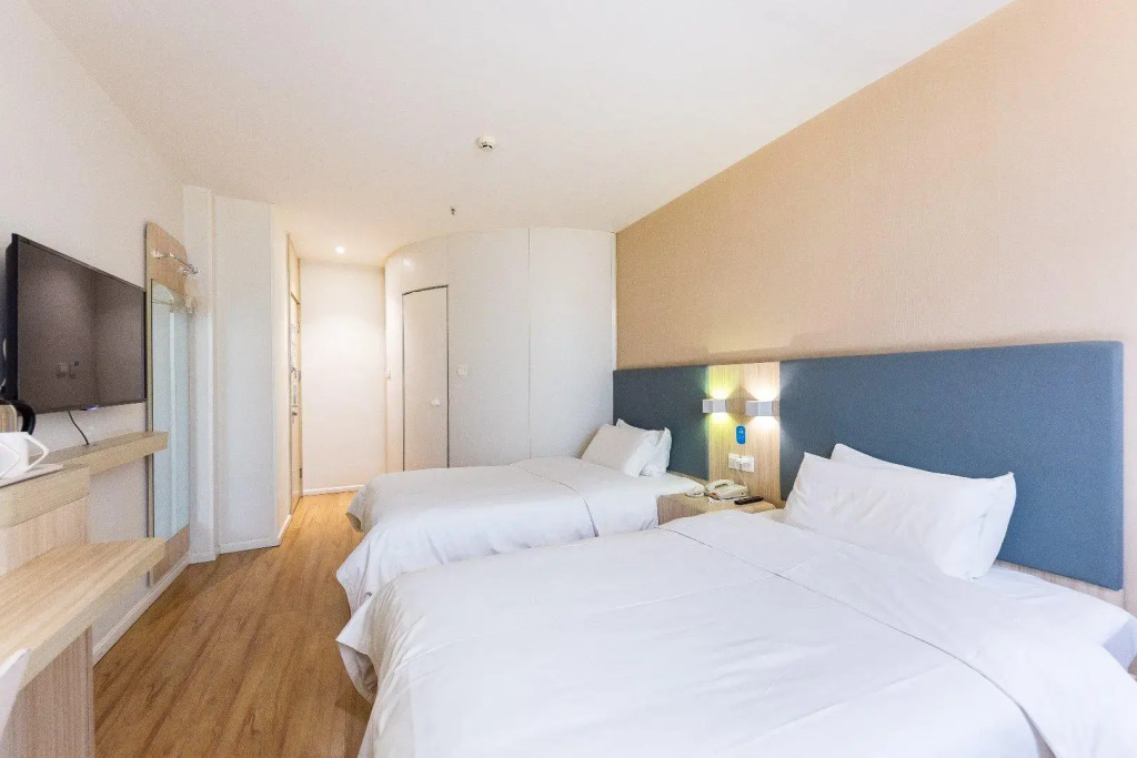 Hanting Hotel Xining Railway Station Plaza