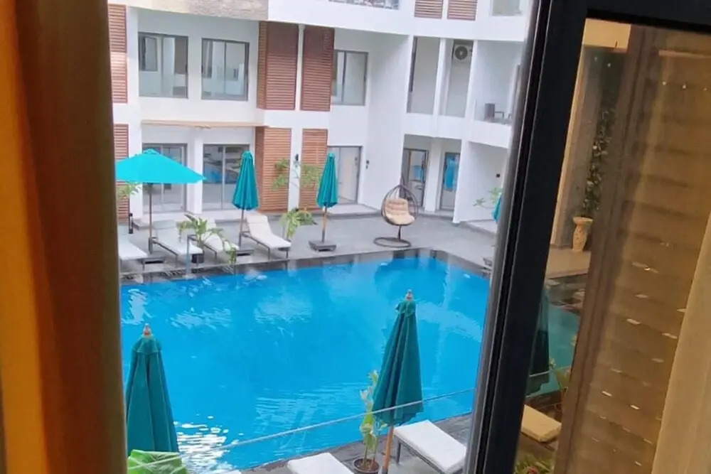 1 Bed Apartment Sleeps 2 - Communal Pool - Parking